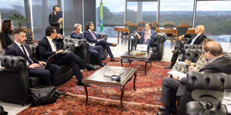 OEA descarta censura no Brasil e elogia instituições