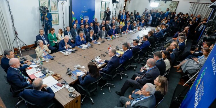 Lula se encontra com líderes do Panamá e Uruguai em reuniões bilaterais