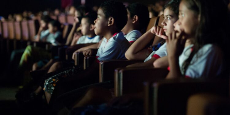 Filmes brasileiros terão exibição garantida nos cinemas