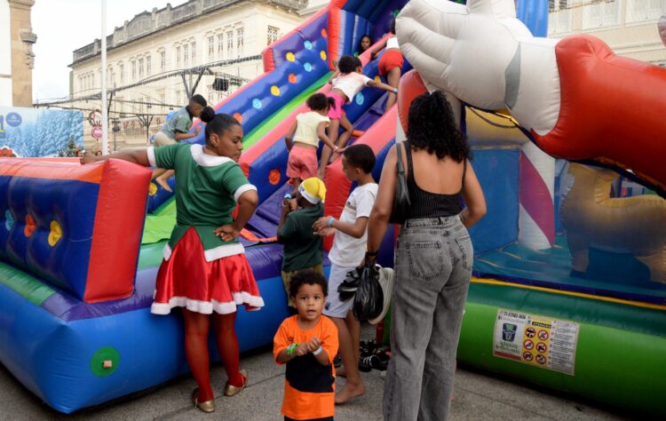 Prefeitura realiza baile de Natal especial para filhos de vendedores ambulantes em Salvador