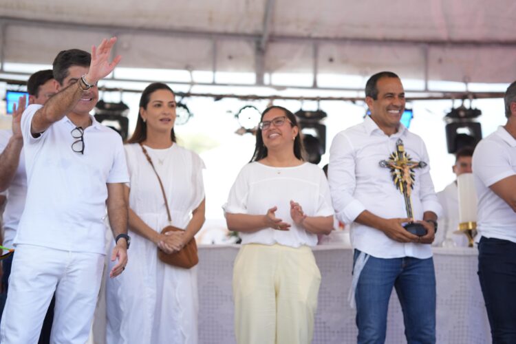 Prefeito Bruno Reis participa de missa na última sexta-feira do ano na Igreja do Bonfim