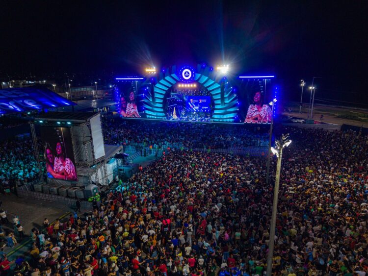 Evento com show de Frei Gilson reúne cerca de 100 mil pessoas na Arena O Canto da Cidade