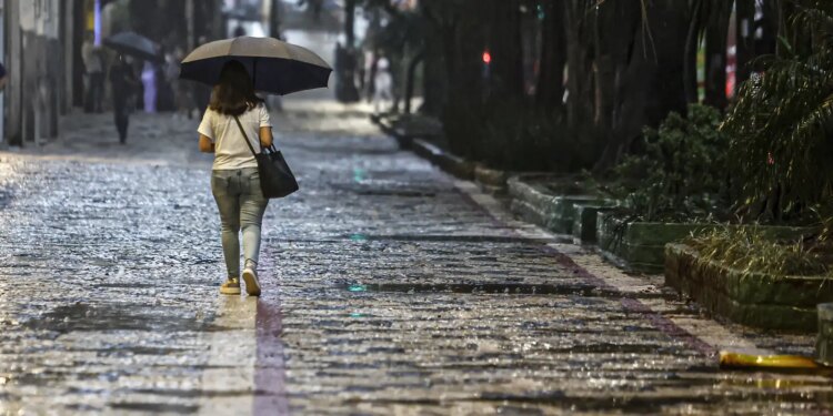 Verão com Chuvas Intensas: Veja as Regiões em Alerta