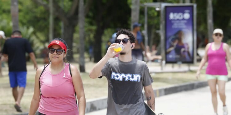 Onda de calor intenso atinge o Rio de Janeiro com sensação de 40°C