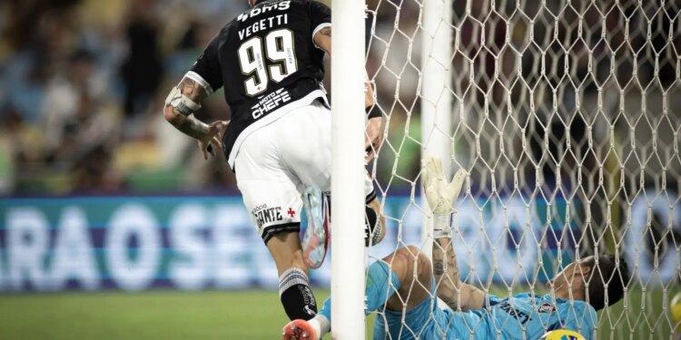 Vasco vence com gols de Rayan e Vegetti na Copa do Brasil
