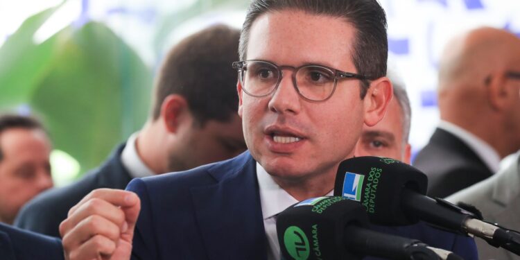 Motta defende servidora da PF e minimiza suspeitas de irregularidades