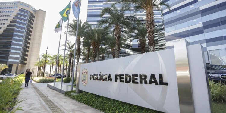 PF investiga esquema de descontos ilegais em aposentados do INSS