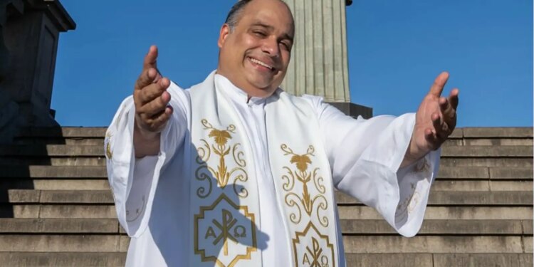 Padre Omar se apresenta em show na Lagoa.