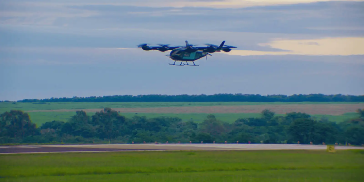 Embraer testa protótipo de “carro voador” em voo inaugural