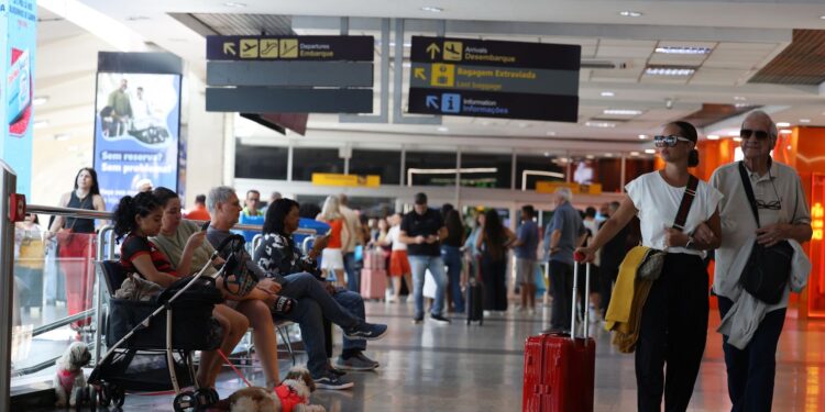Fluxo de passageiros em aeroportos cresce 9,4% em 2025