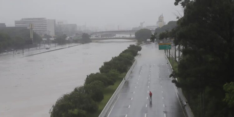 Alerta de Chuva Intensa: Defesa Civil SP Prepara-se para Primeiros Dias de 2024