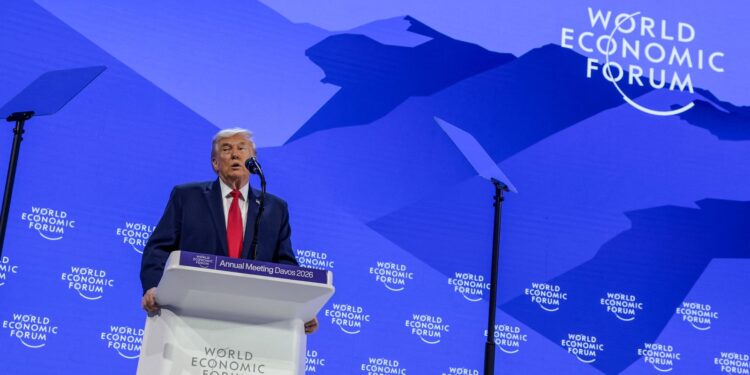 Trump manifesta interesse em adquirir Groelândia sem coerção em Davos
