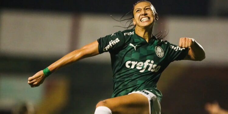 Bia Zaneratto de volta ao Palmeiras com a camisa 10