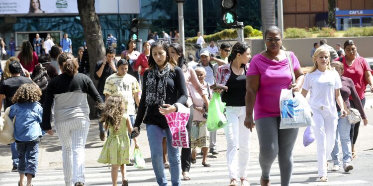 Desemprego atinge recorde histórico em dezembro