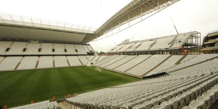 Torcedor morre atropelado por viatura da PM em estádio do Corinthians