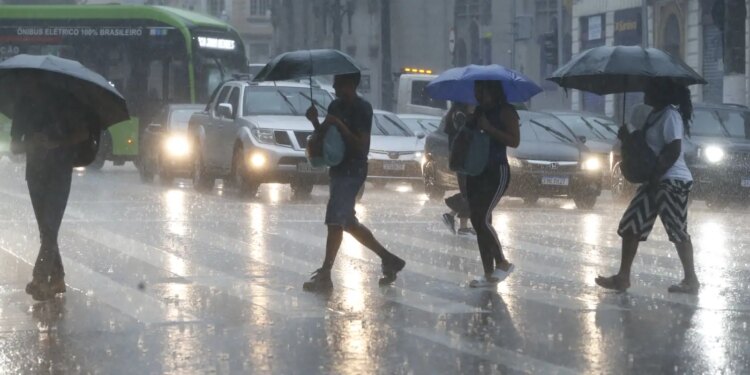 Enchentes atingem a Grande São Paulo após fortes chuvas