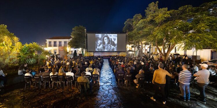 Mostra Tiradentes: Sessão na praça emociona público