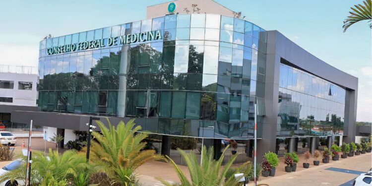 CFM avalia Enamed como via para registro profissional