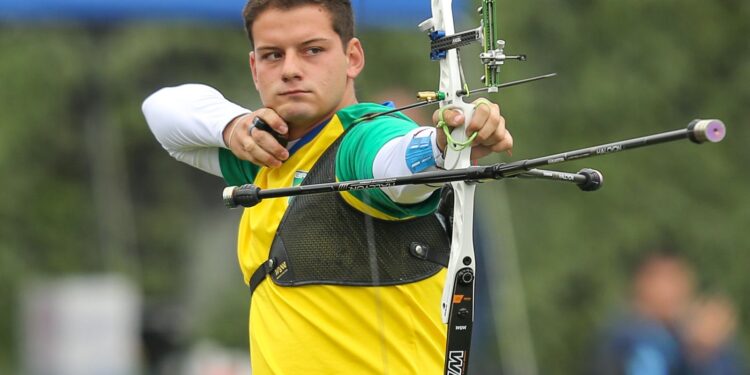 D’Almeida conquista bronze em mundial de tiro com arco indoor