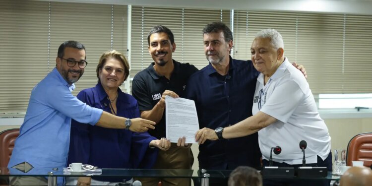 Governo federal injeta R$ 12 milhões nas escolas de samba do Rio