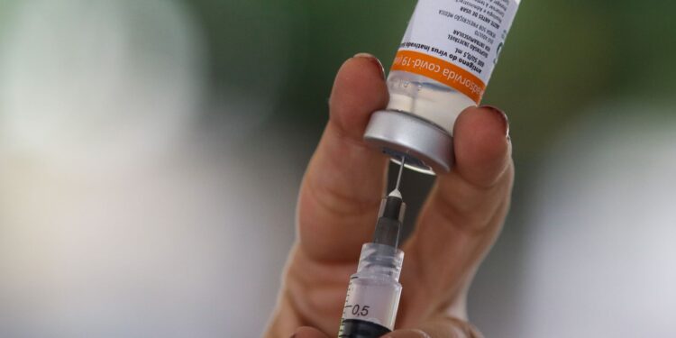 Brasil marca 5 anos da primeira dose da vacina contra a Covid-19
