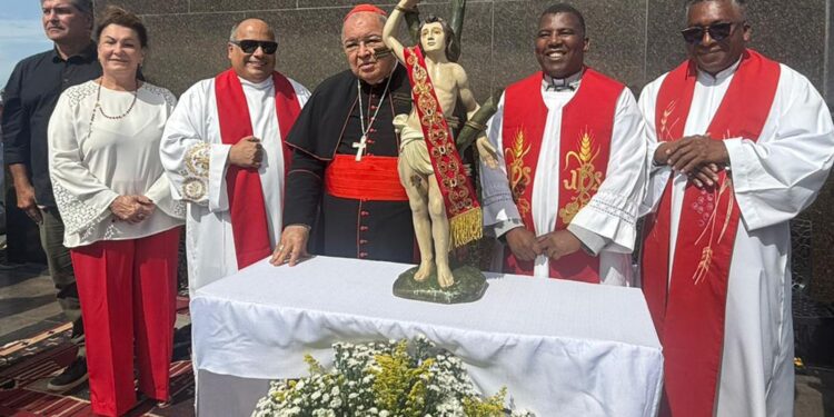 Imagem do Cristo Redentor recebe peregrinação do padroeiro do Rio