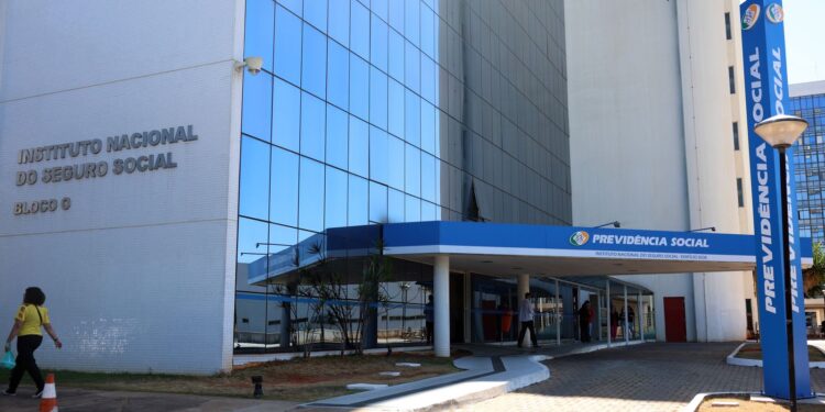 Feminicídio: AGU busca ressarcimento de pensão do INSS
