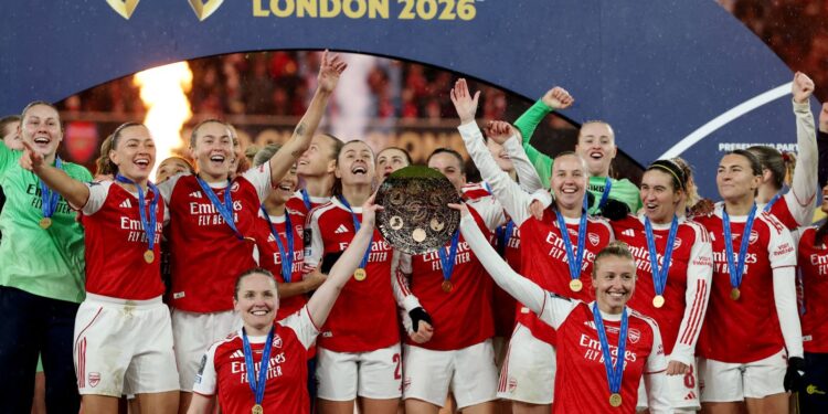 Arsenal conquista o título mundial do futebol feminino após vencer o Corinthians.