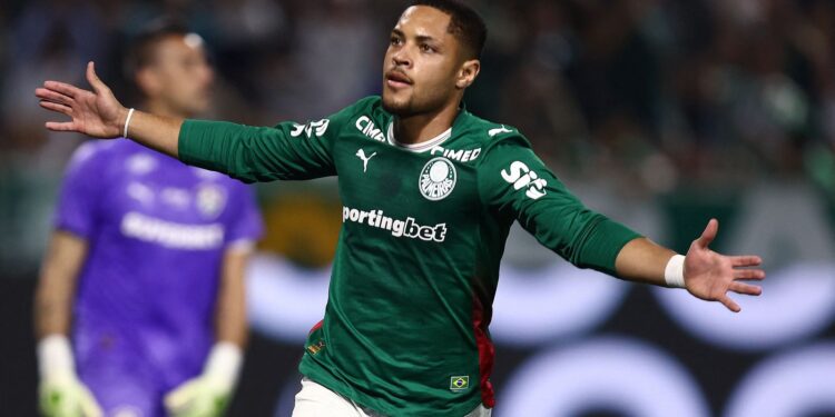 Palmeiras vence Fluminense e segue no topo do Brasileirão