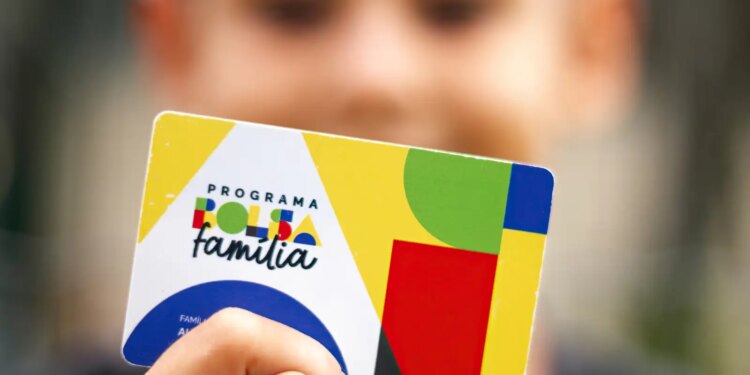Caixa antecipa pagamento do Bolsa Família para quem tem NIS final 8