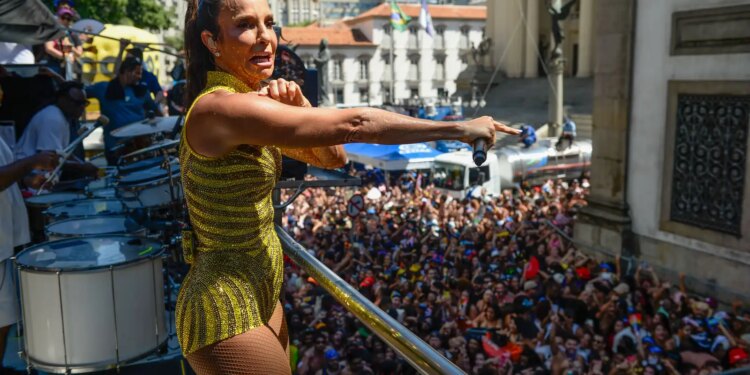 Ivete Sangalo arrasta multidão no Rio