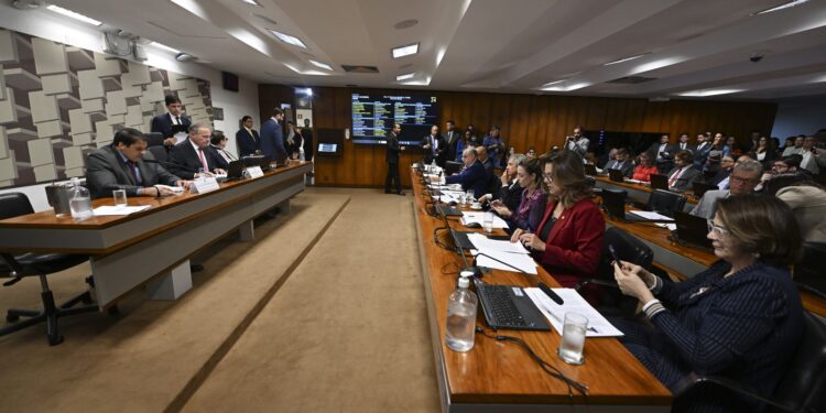 Senadores pressionam CVM em caso do Banco Master