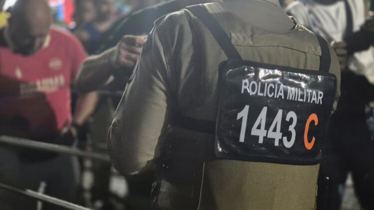 Mais de 500 objetos proibidos são retidos nos Portais de Abordagem no primeiro dia do Carnaval