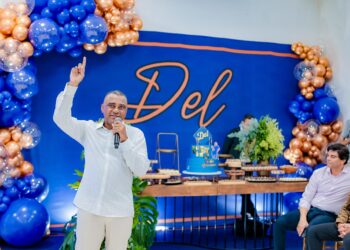 Prefeito Del celebra aniversário com grande mobilização popular e reforça independência política em Simões Filho