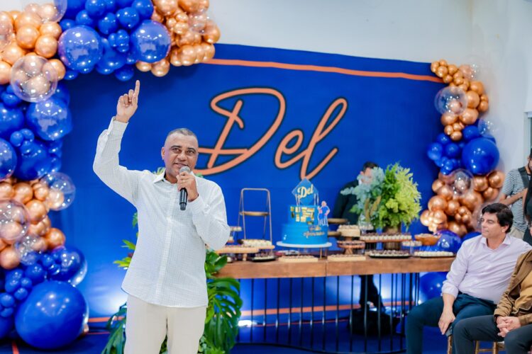 Prefeito Del celebra aniversário com grande mobilização popular e reforça independência política em Simões Filho