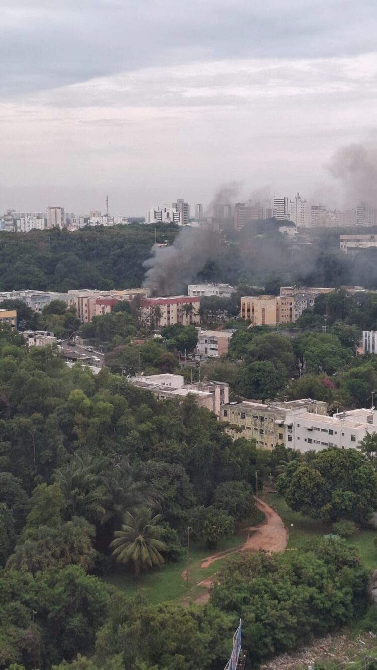 Forte estrondo é ouvido no Stiep e incêndio em condomínio mobiliza bombeiros
