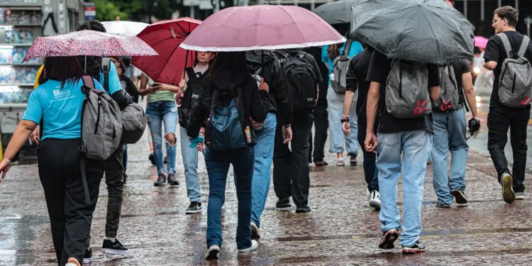 Alertas e Chuvas Intensas Atigem o Brasil
