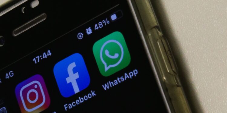 Meta sob fogo: CPI investiga lucros com crimes online.