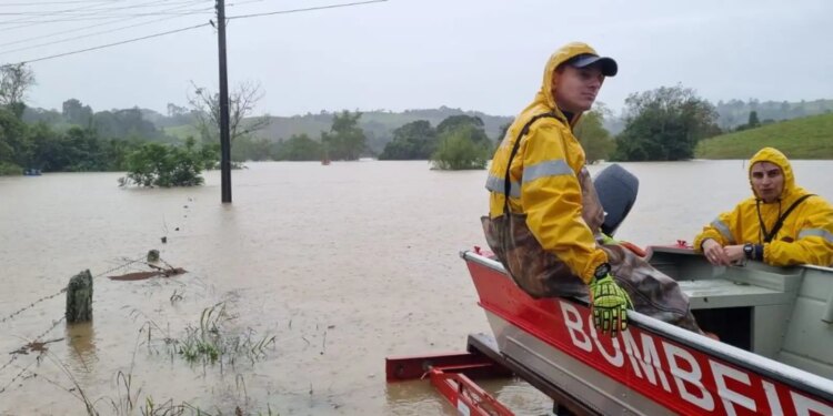 Ciclone se intensifica e causa preocupação em Santa Catarina