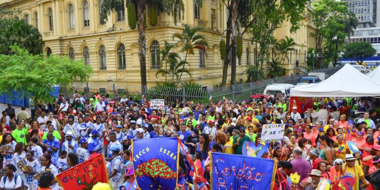 Teló e Pocah animam público no Ibirapuera