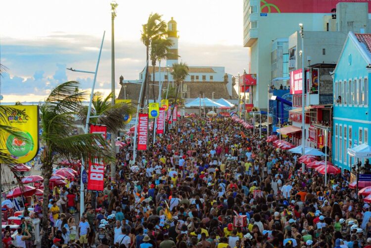 Pré-Carnaval toma conta de Salvador com o Fuzuê neste domingo (8)