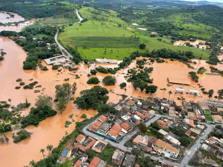 Chuvas em Minas entram no quarto dia de buscas com 64 mortos e desaparecidos