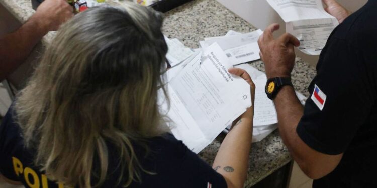 Agentes públicos são presos sob suspeita de ligação com facção criminosa