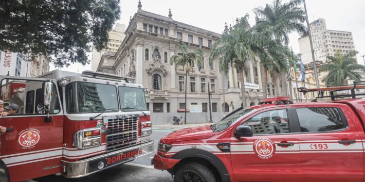 Incêndio atinge Faculdade de Direito da USP