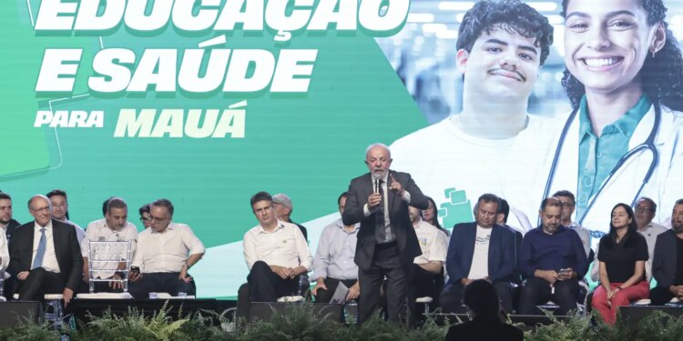 Lula aposta na educação para prevenir violência contra a mulher