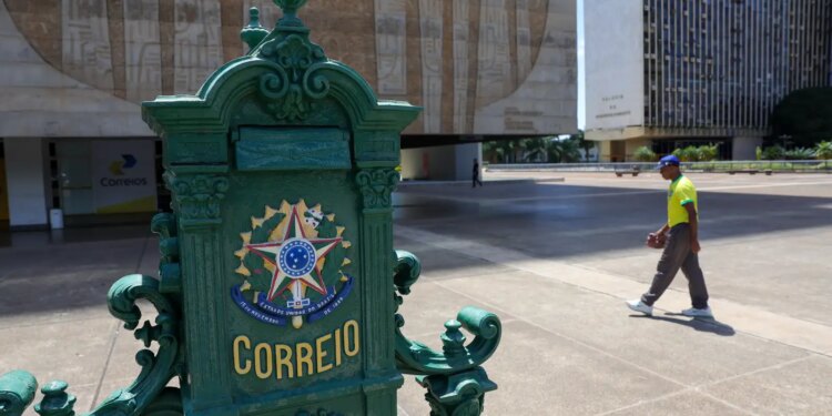 Correios vendem 21 imóveis em 11 estados