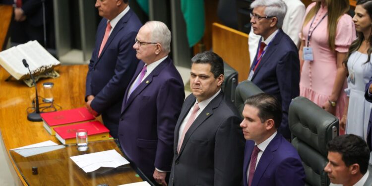 Alcolumbre defende diálogo e harmonia entre os poderes