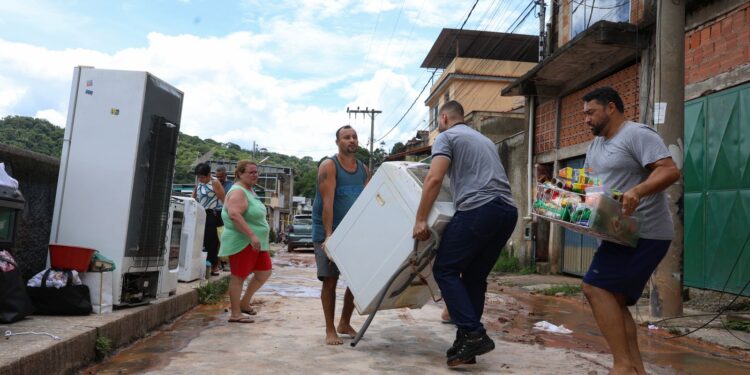 SUS reforça apoio a vítimas de chuvas em Minas Gerais