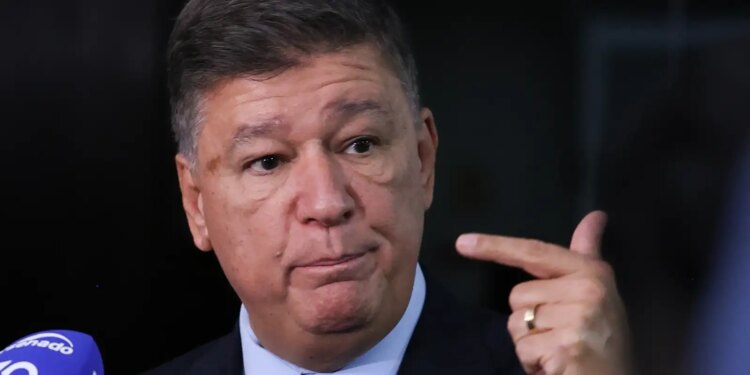 Dino exige esclarecimentos sobre repasse de emendas à Lagoinha.