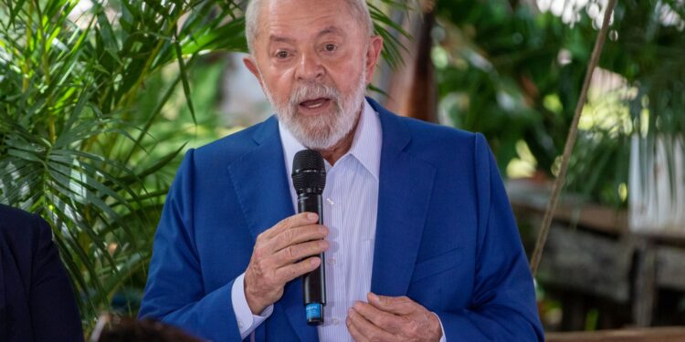 Lula condena violência contra mulheres